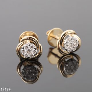 Takane	 Round Diamond Stud Earrings